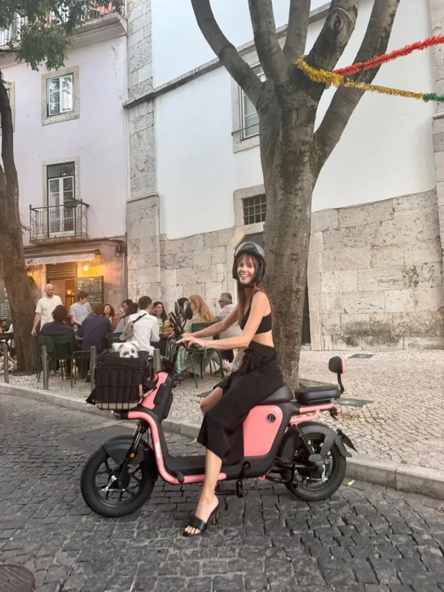 . Riding the town 
. Taught my last classes in Lisbon @barazayoga 
. some beach time with my @simaosman 
. last mass in lisbon with @laurene_dorleac 
. Might have overdone it …
. class on the Seine with my Paris Squad @annettek_paris 
. a birthday present
. working it …. a lot @thestudioparis
. procrastinating a bit
. and a weekend in Burgundy @hotel2chevresgevreychambertin 

The last 3 weeks were busy 😅

#entrepreneur #work #travel #birthday