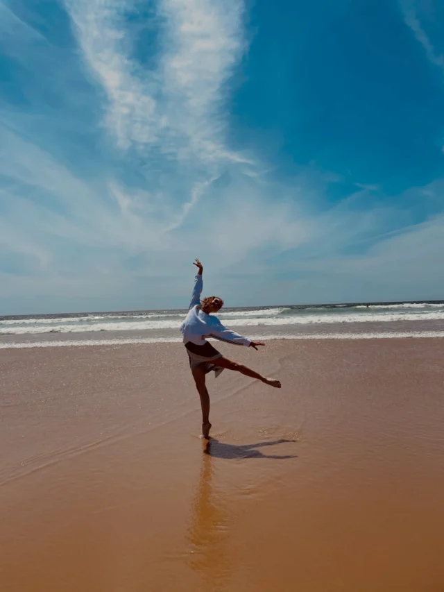 5 years in Lisbon, and I’m not going to lie and say I loved all of it.   I never bought the fantasy: the beach parties, the “digital nomads” , the so-called “free spirits” that are actually lost souls who refuse to grow up… 🍄🏄🪶
I watched it up close for 5 years. 

It wasn’t for me.

I came here broken — after losing my studio and going through one of the hardest stretches of my life, needing sun and silence to put myself back together. 
Lisbon gave me exactly that. 
It was the right choice at the right moment.
For this I’m forever grateful 🙏 

Now that I’m myself again tho, I need out.

So this isn’t a love letter. It’s a receipt. 
Here’s the very short list of what actually mattered, and a quiet ciao to the rest ☺️

#ciao

This 🌊

My first apartment. It is where I built @thestudiobyjuliegranger , and didn’t know it will become what it became.

Saturdays at the beach

Saying it like it is with @sarahsantoyolemos.nurse

Wednesdays at @barazayoga

Thursdays at @mujocascais

My church 🇫🇷💒

Motorcycle rides with @gregfromparis

And his incredible magic box

Wearing heels on cobblestone. No.Matter.What

Mylo’s first day at home

This place, my favorite out of 13 apartments I lived in 🛋️

Feeling small here

Those colors

This girl 💖 @simaosman

This 🌅