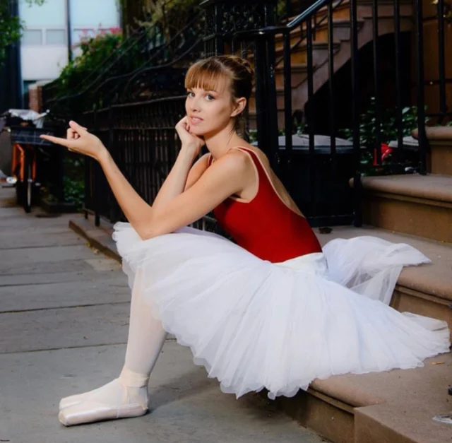 Me, waiting for the next “former ballerina” (who never owned a pair of tights), “female entrepreneur” (who can’t run a business without her husband’s money), “concept creator” (who went to NY twice to copy somebody else’s method that exists for 15 years, called it something else and said it was new) or any other Parisian Yoga/Fitness fraud to be outed 🤣

PS: Maybe we’ll hold off on going on podcasts to tell everyone about your “inspiring journeys” now ? 

#thisisgonnabefun